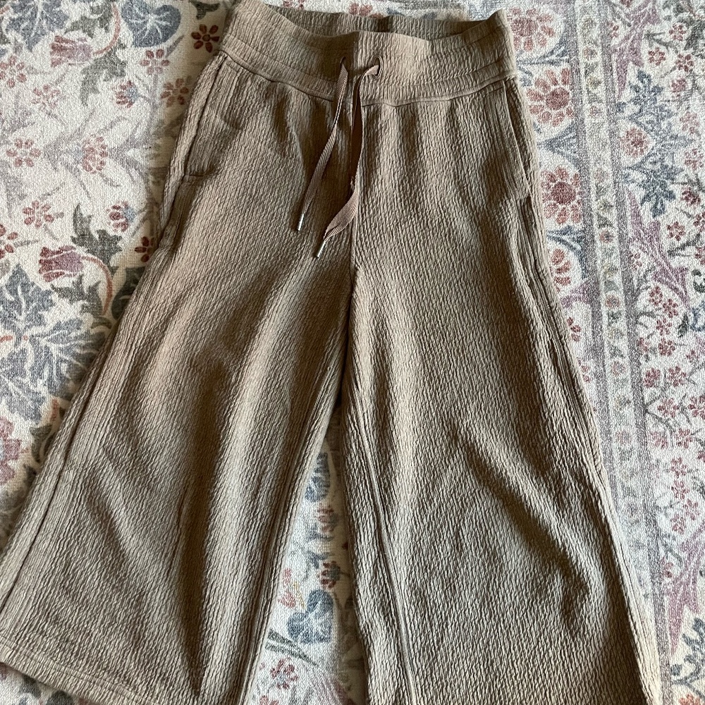Lululemon Ribbed Wide Legged Trouser, Size 6